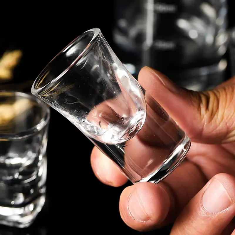 Wine Beer And Spirit - كؤوس زجاجية شفافة للباجيوجو والفودكا والسكوتش