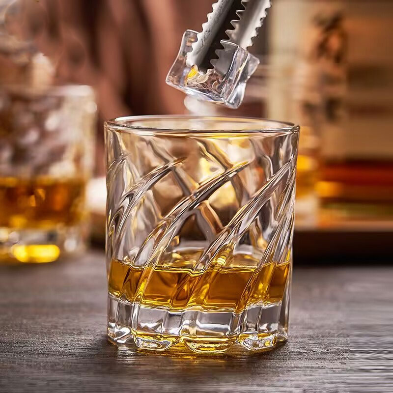 تنقش كأس ويسكي عالية الجودة ال - مراجعة Wine Beer And Spirit وسعره