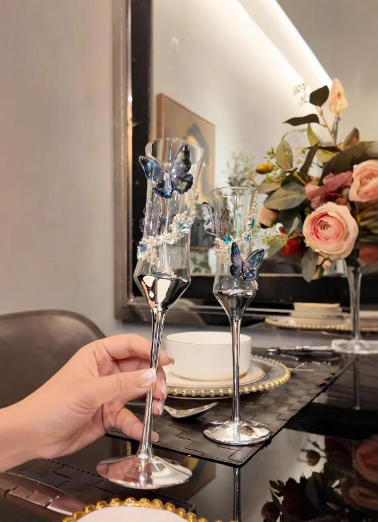 فراشة الشمبانيا الزجاج الكهربا - مراجعة Champagne Flute Pair وسعره