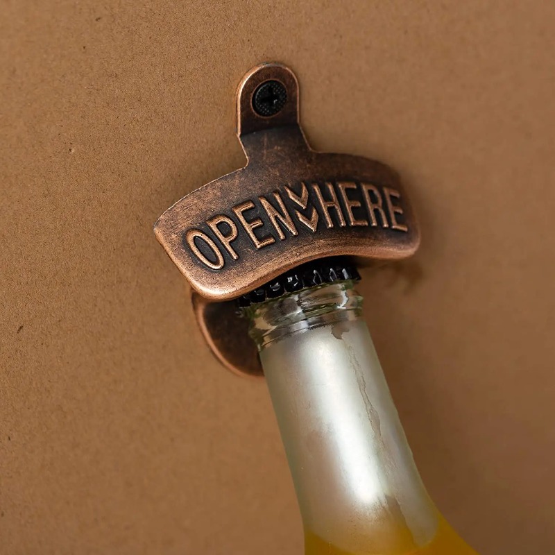 فتاحة زجاجات معدنية معلقة على  - مراجعة Wine Beer Pub وسعره